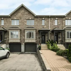 Comfort Townhouse Close To Airport Montréal
